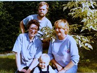 1983-Heinz-Ute-Julian visiting E1 Visiting Edie with Ute and Julian (2)-1