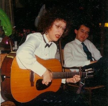 Edith sings